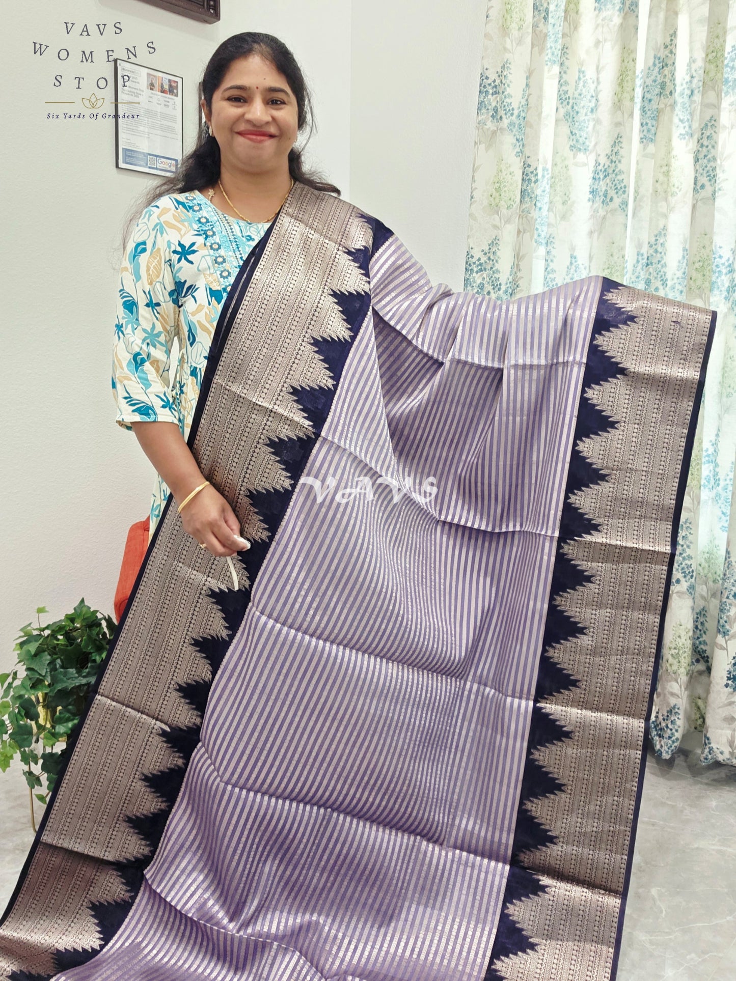 Chiniya Semi Benarasi Silk Saree - Blouse