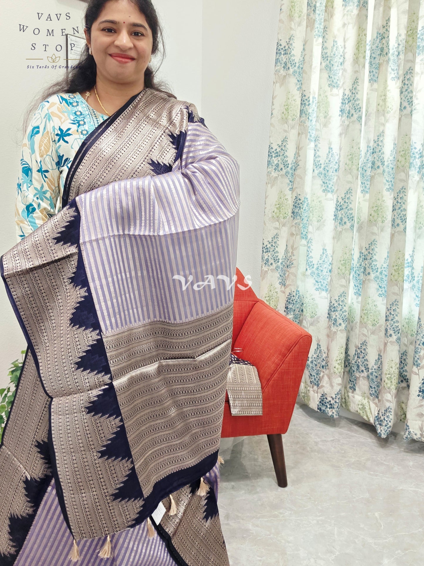 Chiniya Semi Benarasi Silk Saree - Blouse