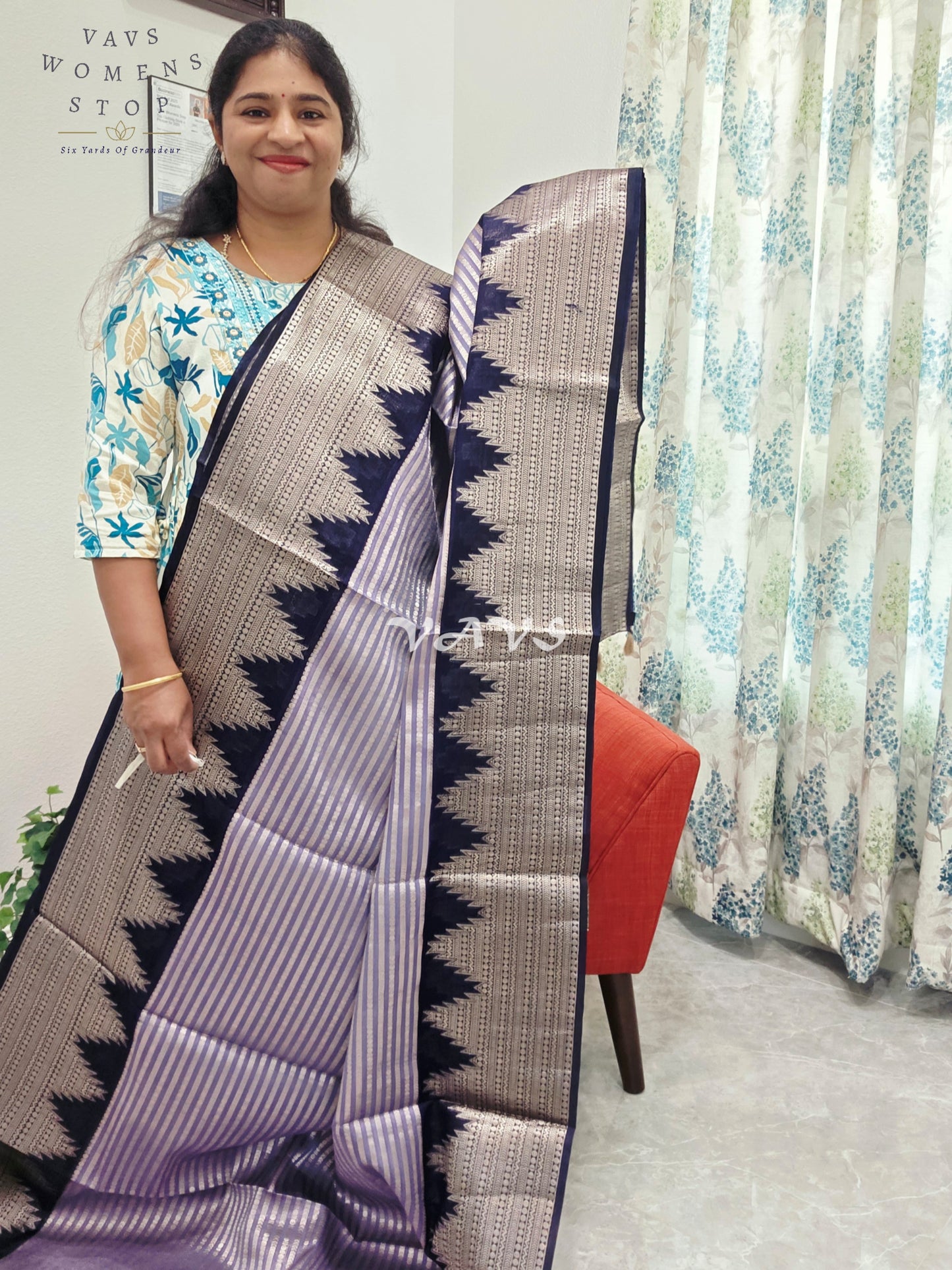 Chiniya Semi Benarasi Silk Saree - Blouse