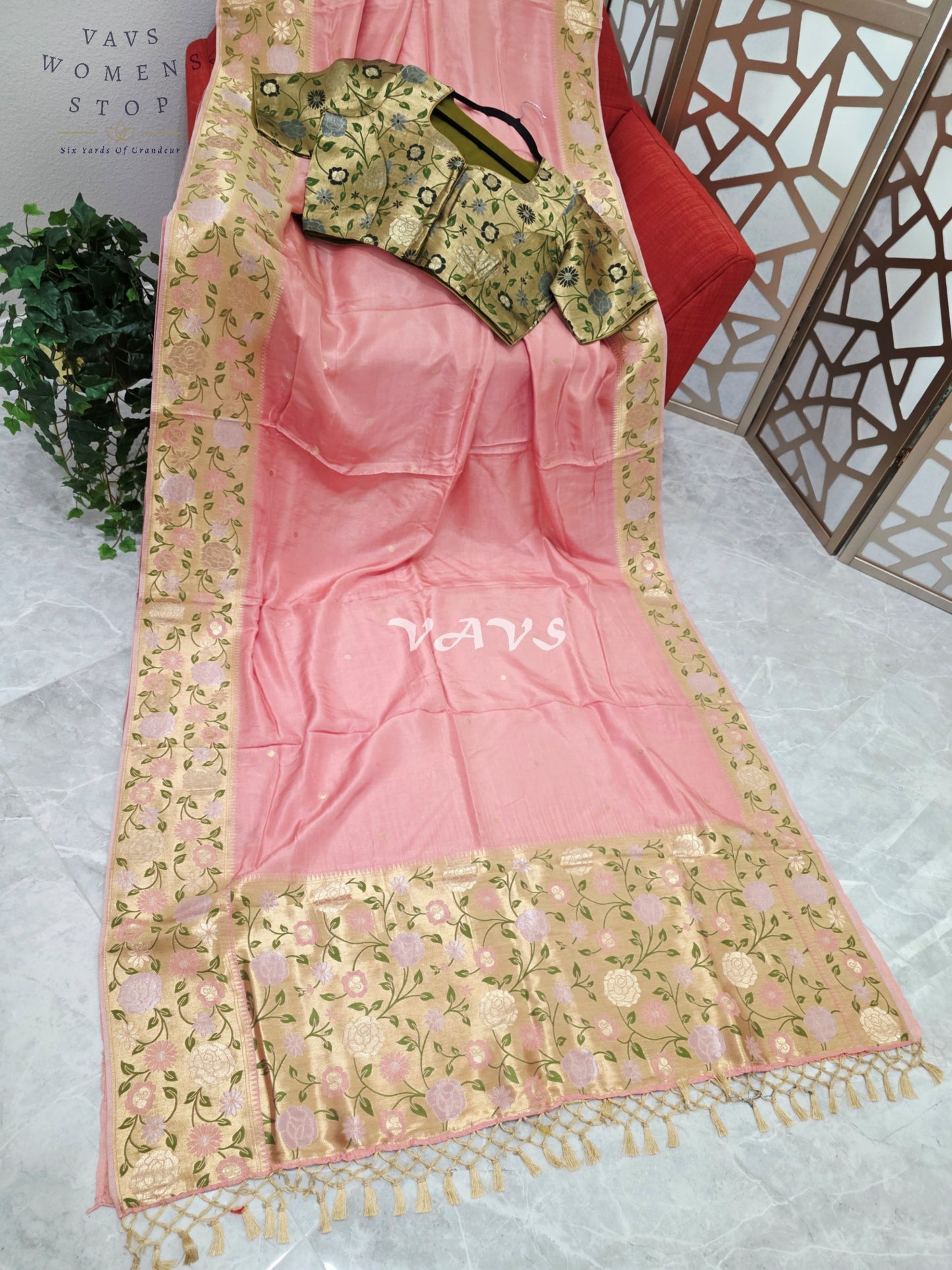 Regal Blush Rose Munga Crepe Silk Saree with Antique Gold Paithani Border & Floral Stitched Blouse