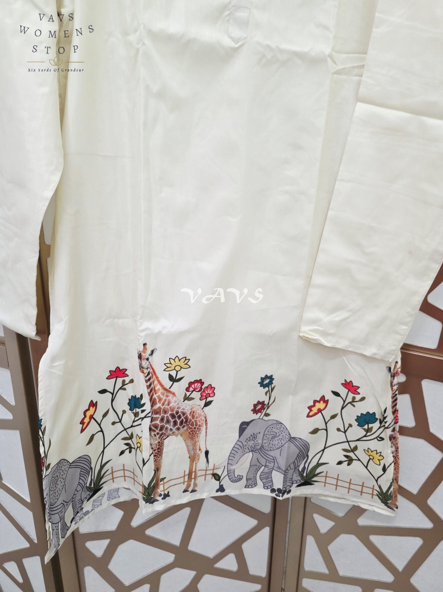 Royal Pearl Ivory Kalamkari Tussar Silk Giraffe & Elephant Men’s Tailored Kurta – Size XL
