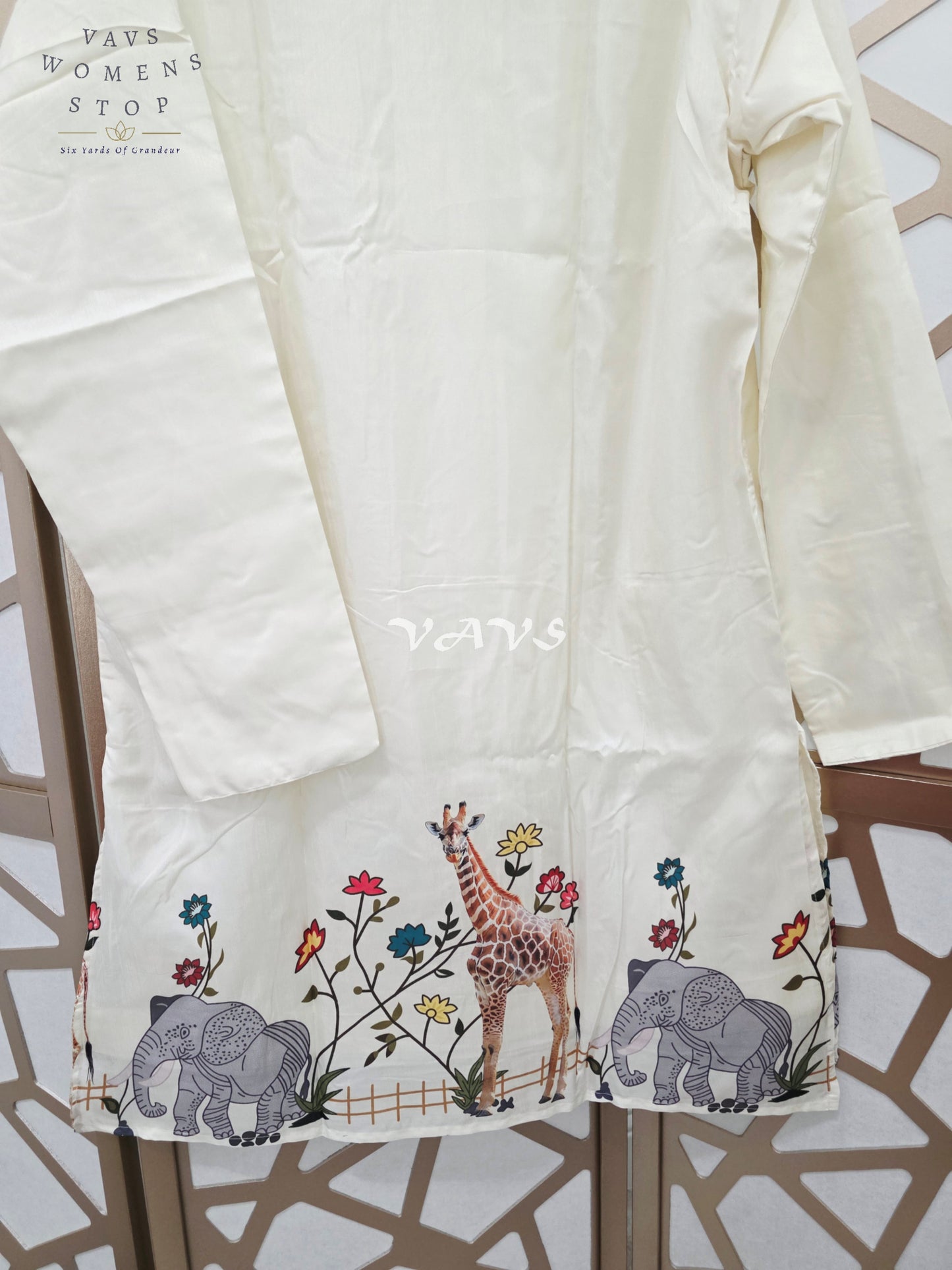 Royal Pearl Ivory Kalamkari Tussar Silk Giraffe & Elephant Men’s Tailored Kurta – Size XL