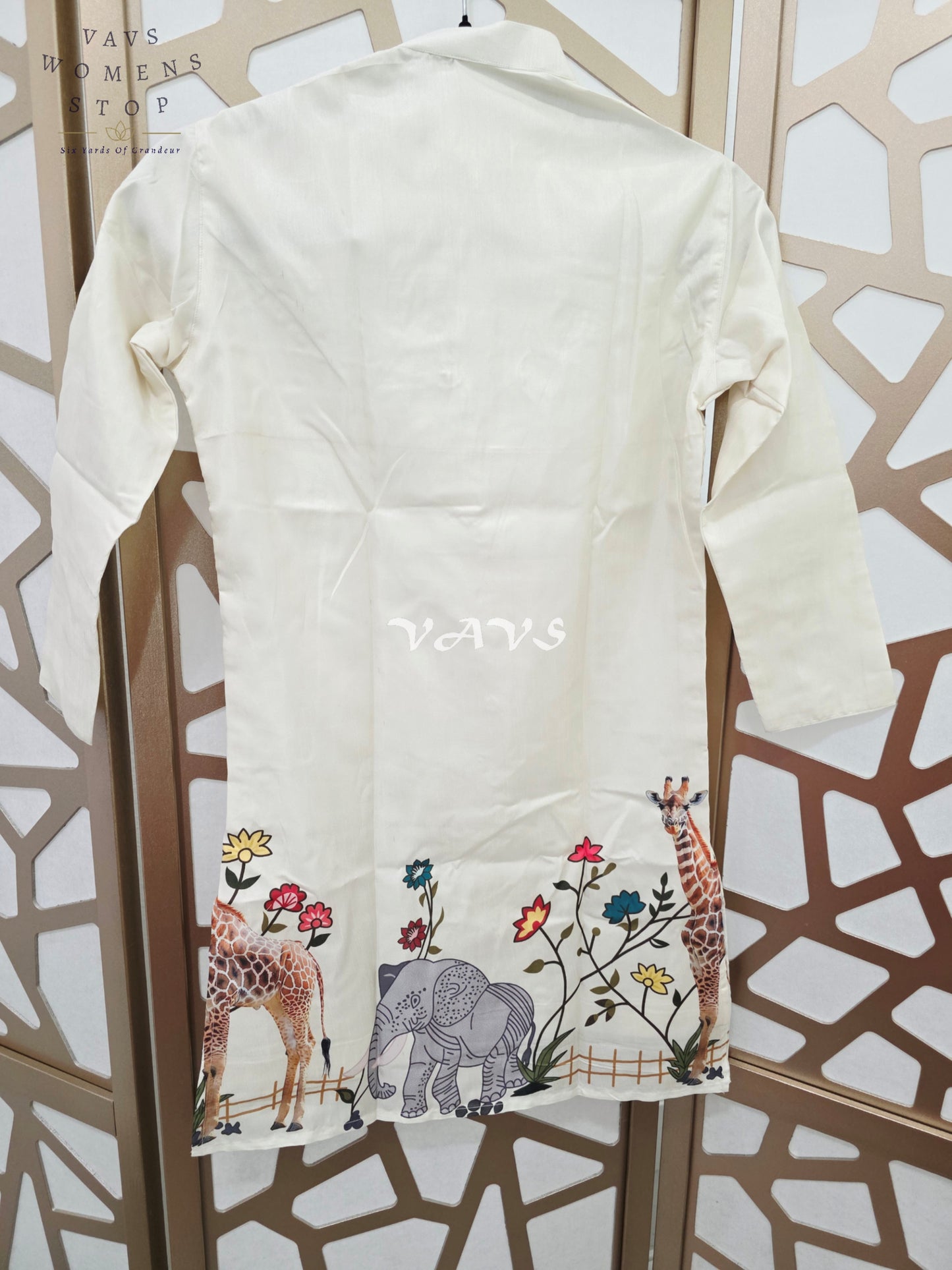 Royal Pearl Ivory Kalamkari Tussar Silk Giraffe & Elephant Men’s Tailored Kurta – Size XL