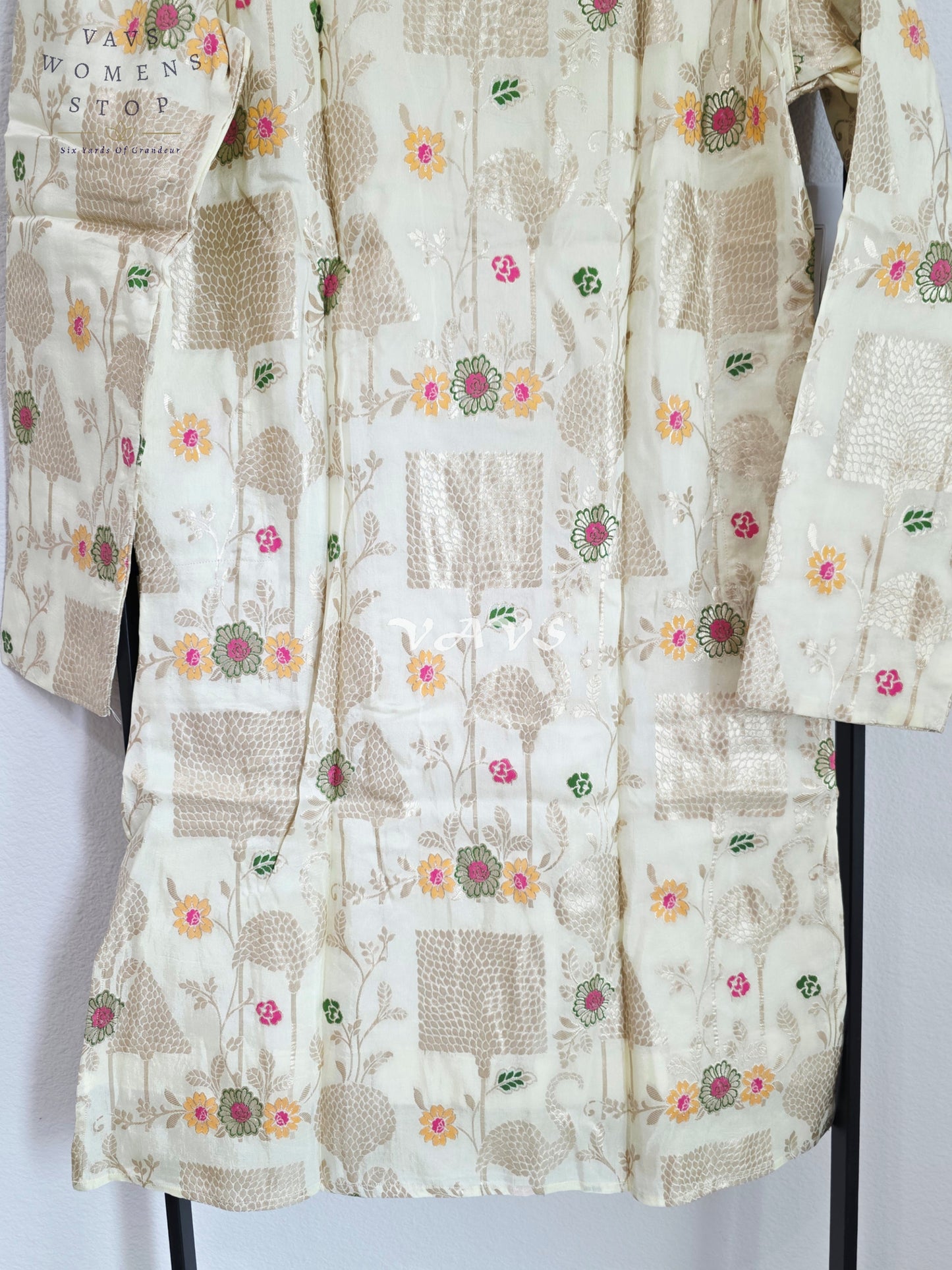 Royal Pearl Ivory & Champagne Gold Soft Banarasi Silk Floral Men’s Designer Kurta – Size Medium