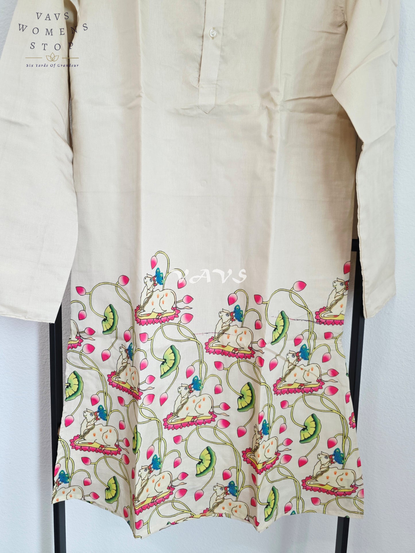 Royal Pearl Ivory Kalamkari Tussar Silk Pichwai Cow Men’s Tailored Kurta – Size Small
