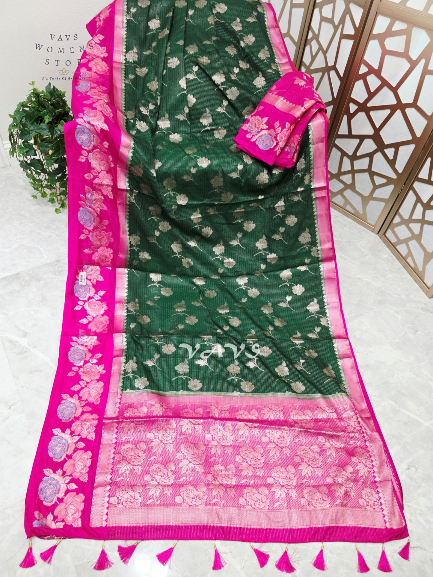 Emerald Green & Rani Pink Semi Warm Benarasi Silk Saree with Floral Border & Unstitched Blouse Piece