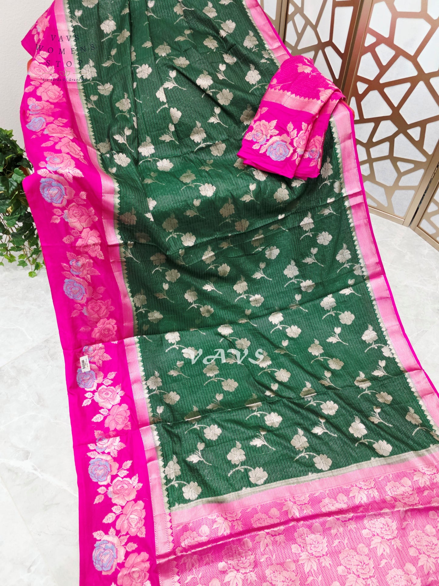 Emerald Green & Rani Pink Semi Warm Benarasi Silk Saree with Floral Border & Unstitched Blouse Piece