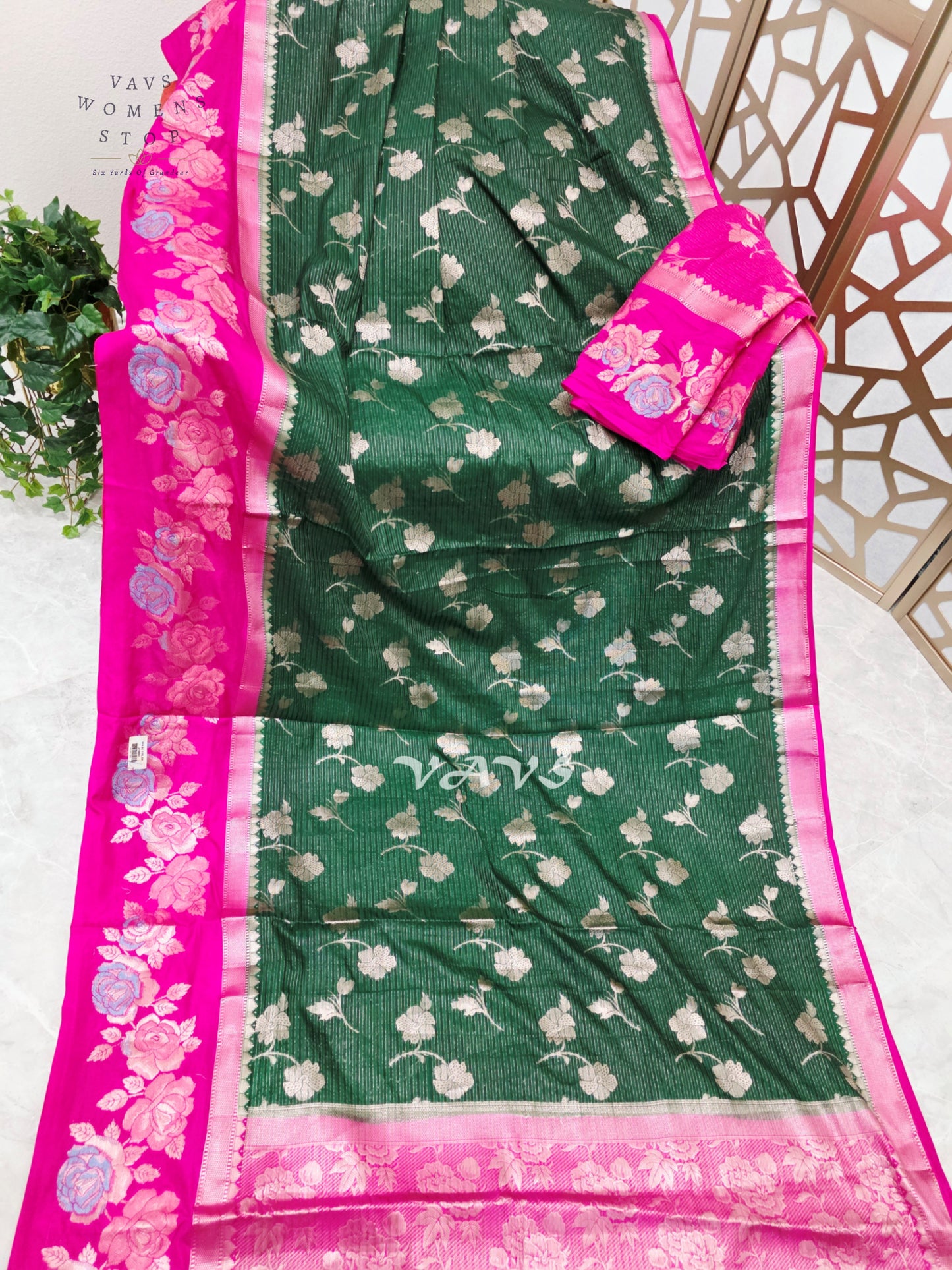 Emerald Green & Rani Pink Semi Warm Benarasi Silk Saree with Floral Border & Unstitched Blouse Piece