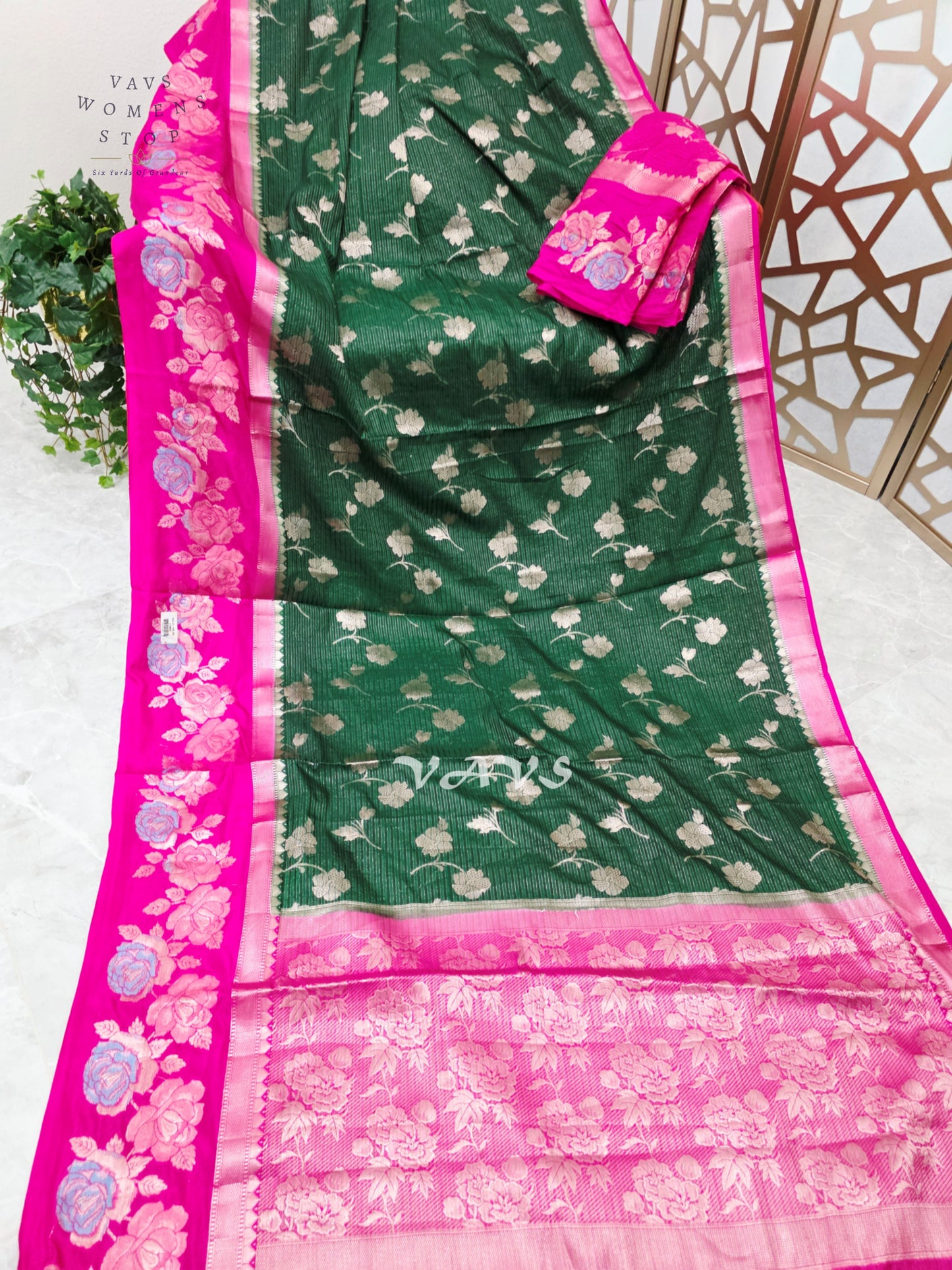 Emerald Green & Rani Pink Semi Warm Benarasi Silk Saree with Floral Border & Unstitched Blouse Piece