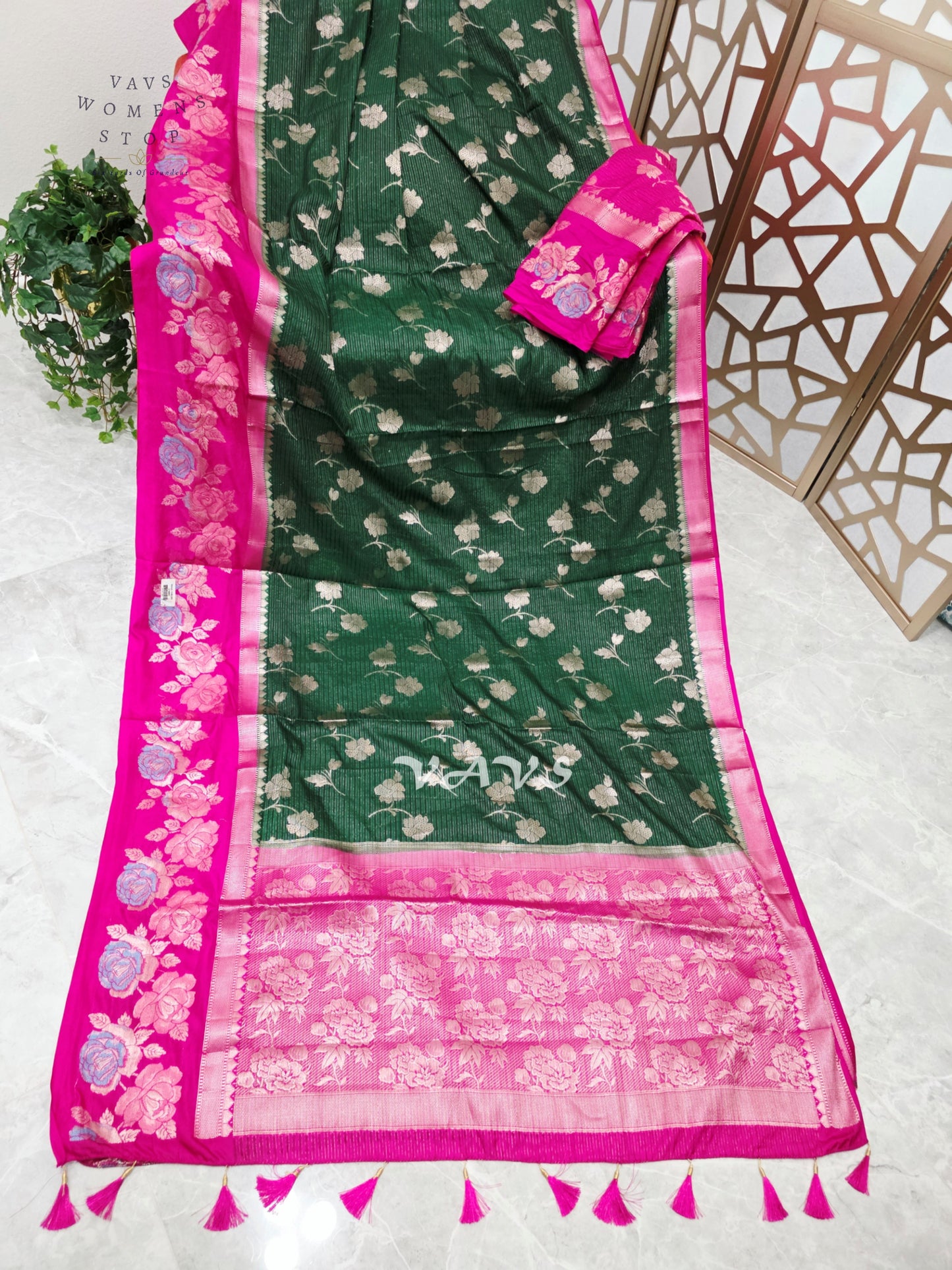 Emerald Green & Rani Pink Semi Warm Benarasi Silk Saree with Floral Border & Unstitched Blouse Piece