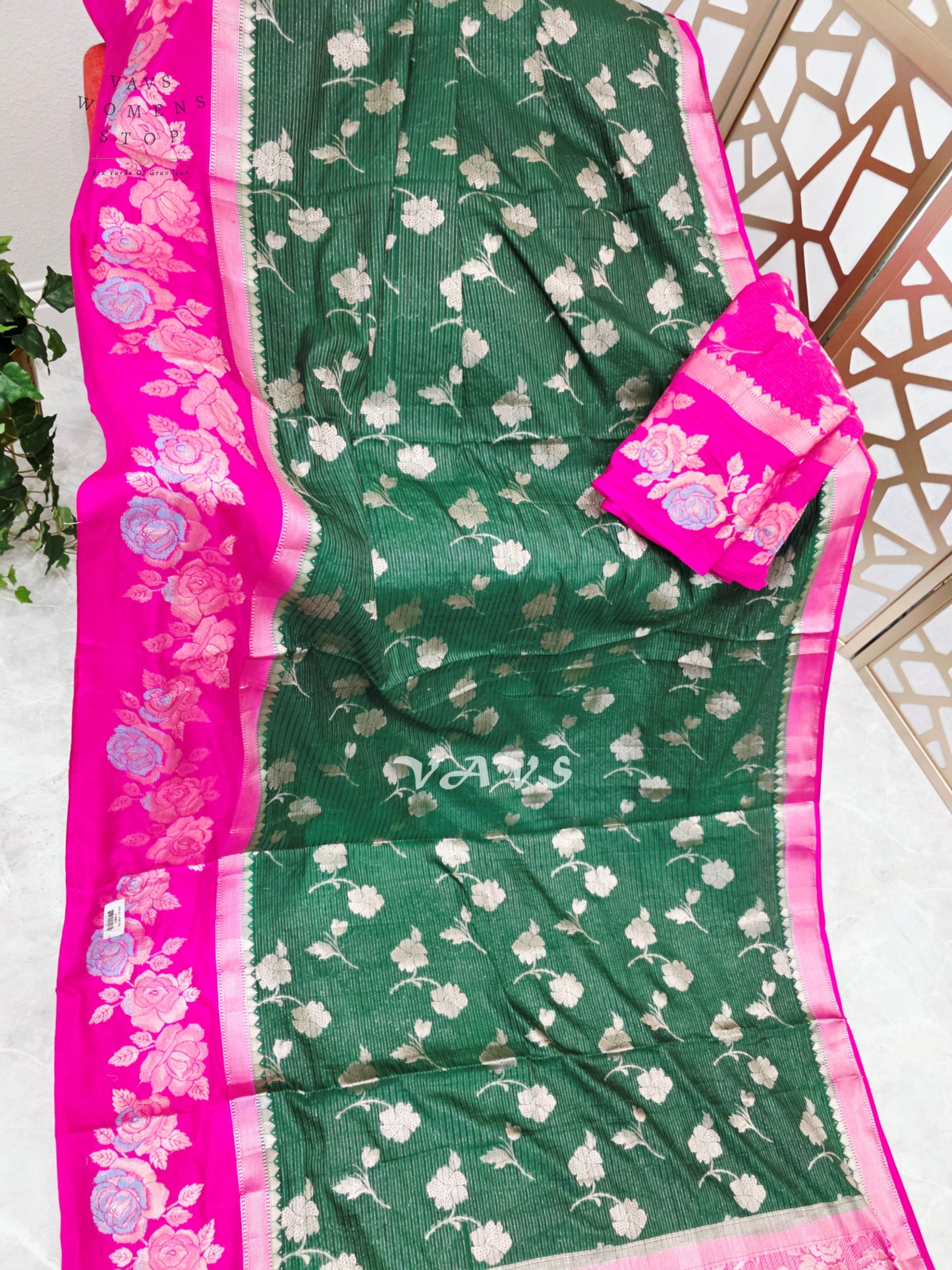 Emerald Green & Rani Pink Semi Warm Benarasi Silk Saree with Floral Border & Unstitched Blouse Piece