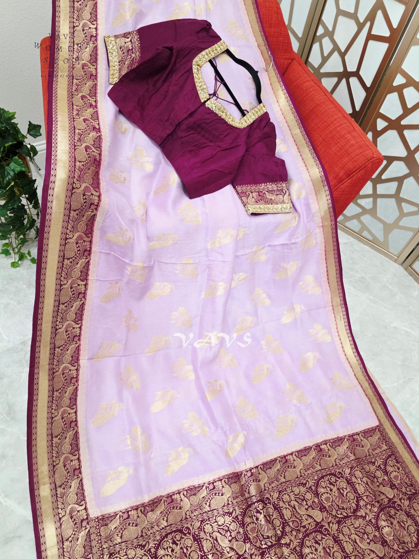 Lilac Munga Crepe Silk Saree with Plum & Antique Gold-Toned Peacock Pallu | Stitched Blouse Size 40, Extendable to 46