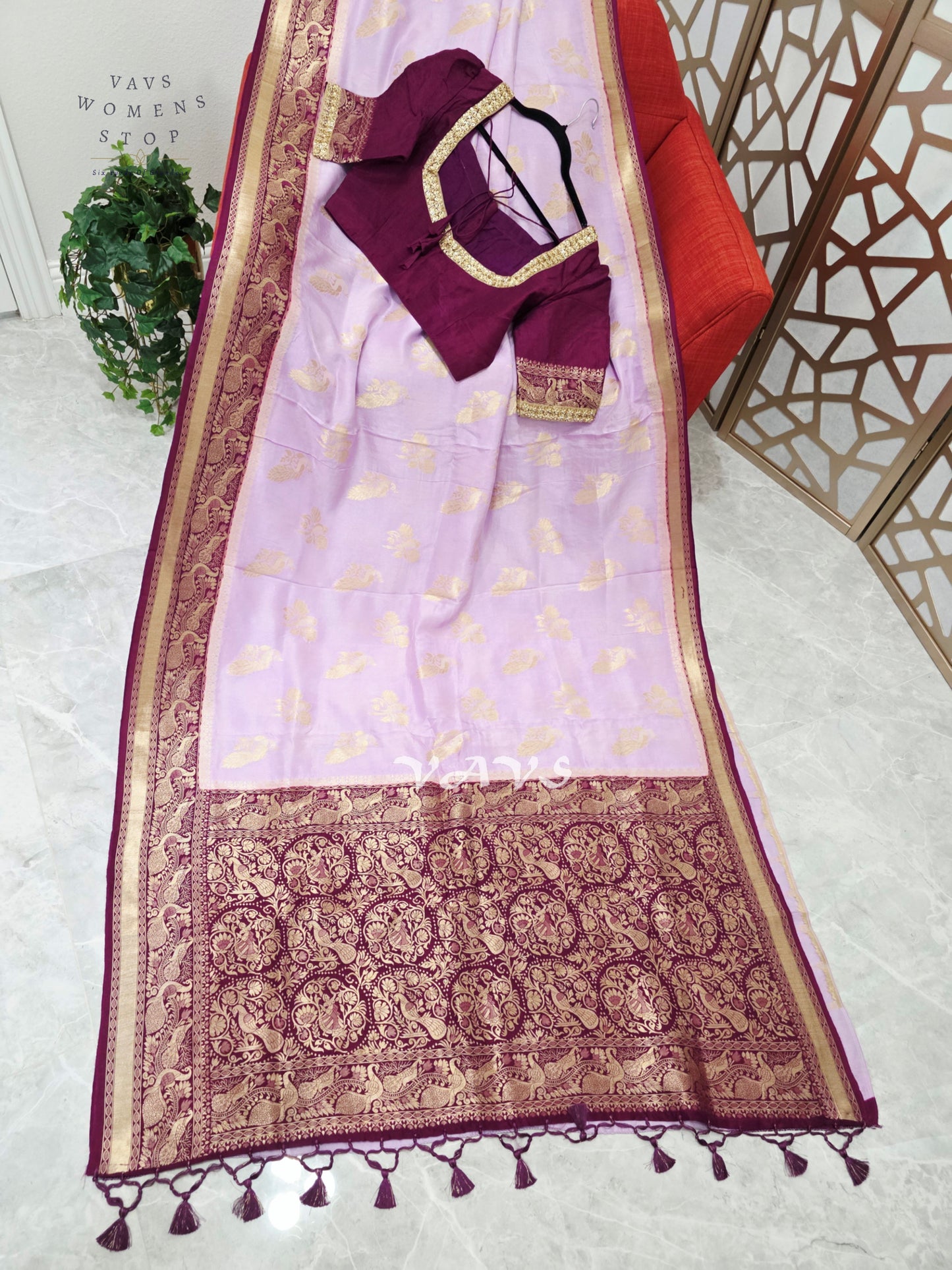 Lilac Munga Crepe Silk Saree with Plum & Antique Gold-Toned Peacock Pallu | Stitched Blouse Size 40, Extendable to 46