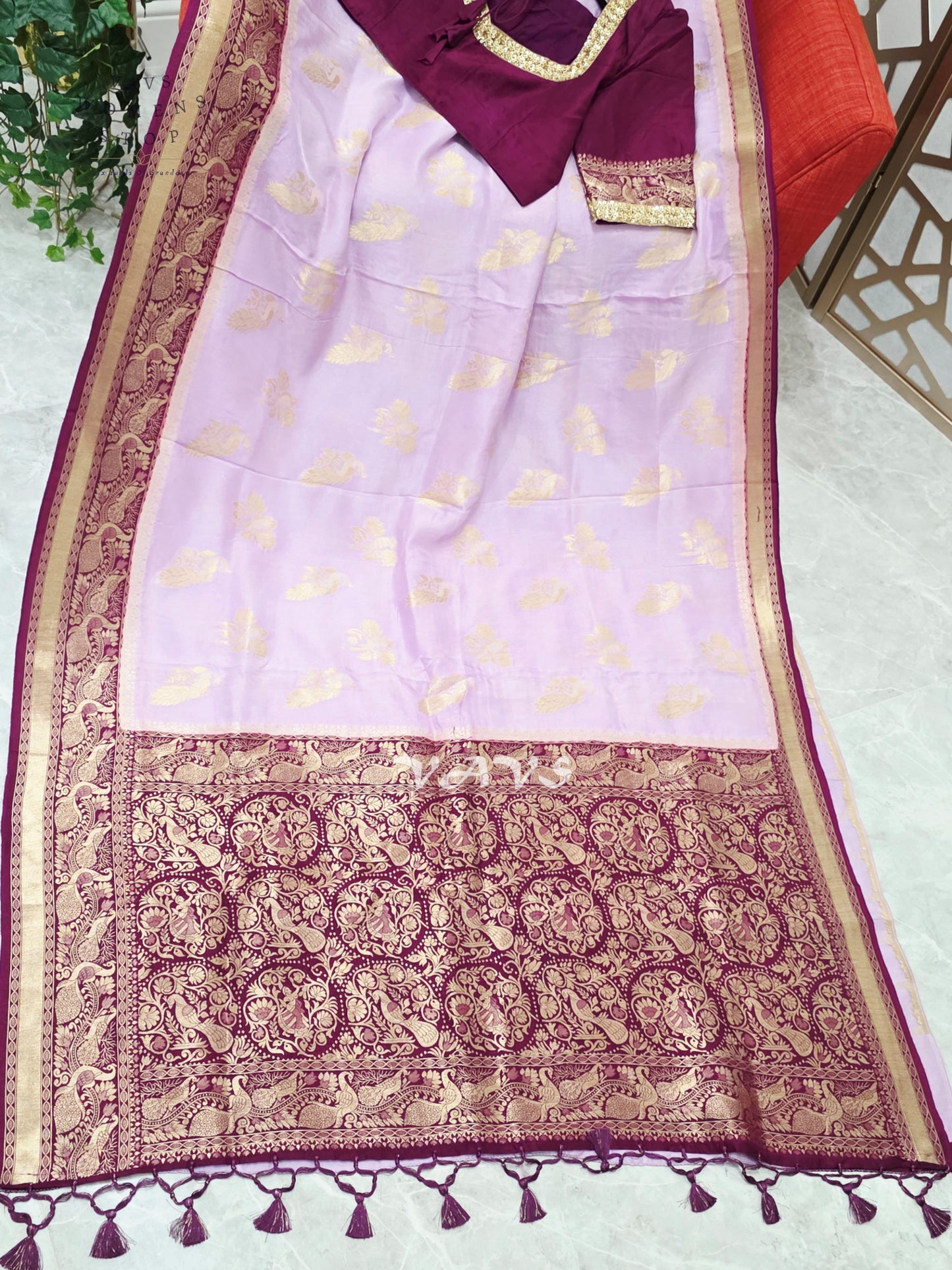 Lilac Munga Crepe Silk Saree with Plum & Antique Gold-Toned Peacock Pallu | Stitched Blouse Size 40, Extendable to 46
