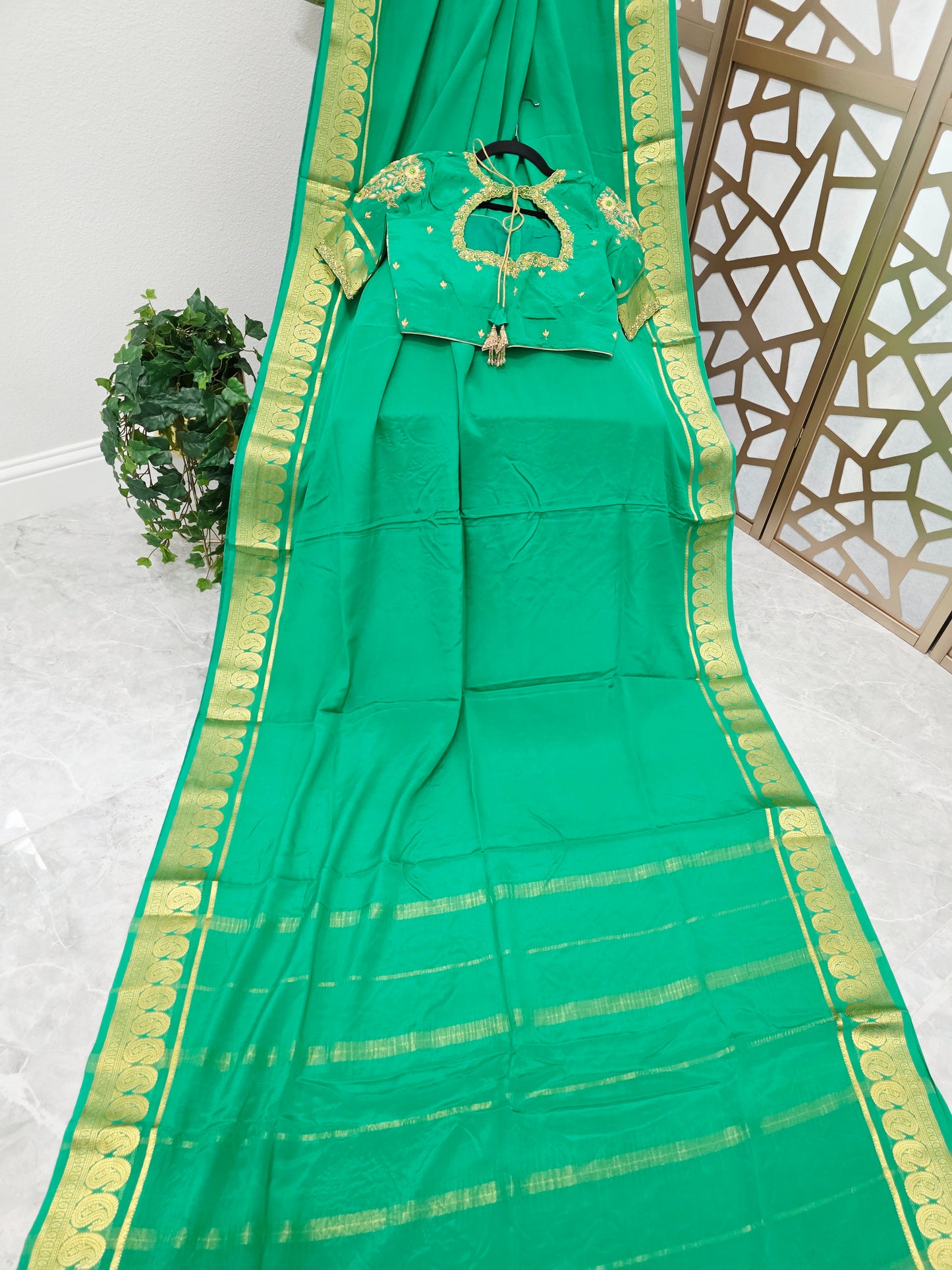 Emerald Green Pure Mysore Crepe Silk Saree, 130 GSM, with Gold Mango Butta Border & Matching Stitched Maggam Blouse — Size 36, Extendable to 42