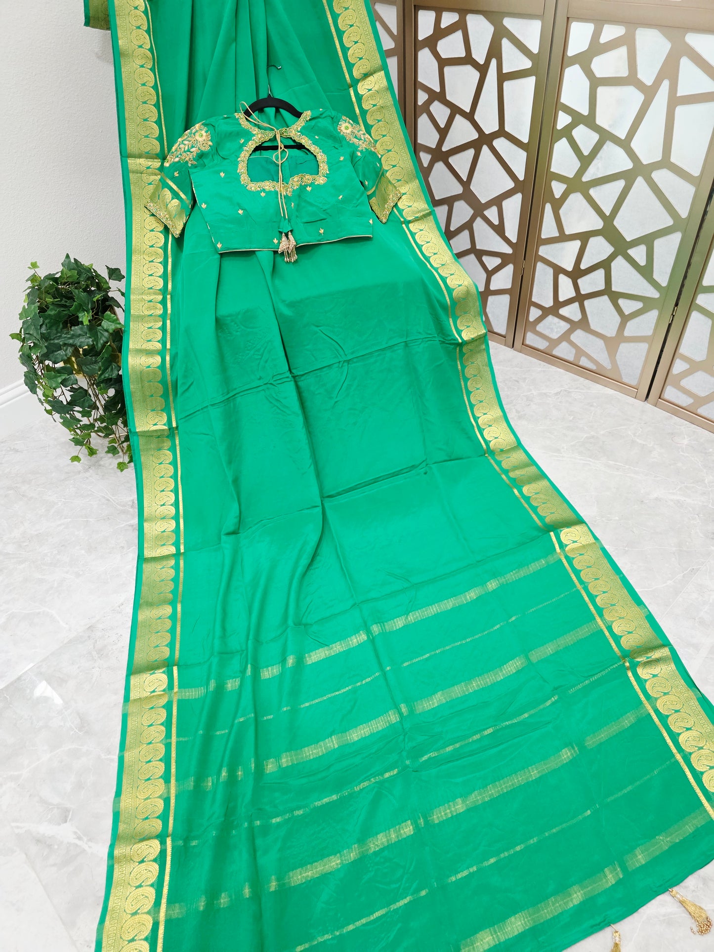 Emerald Green Pure Mysore Crepe Silk Saree, 130 GSM, with Gold Mango Butta Border & Matching Stitched Maggam Blouse — Size 36, Extendable to 42