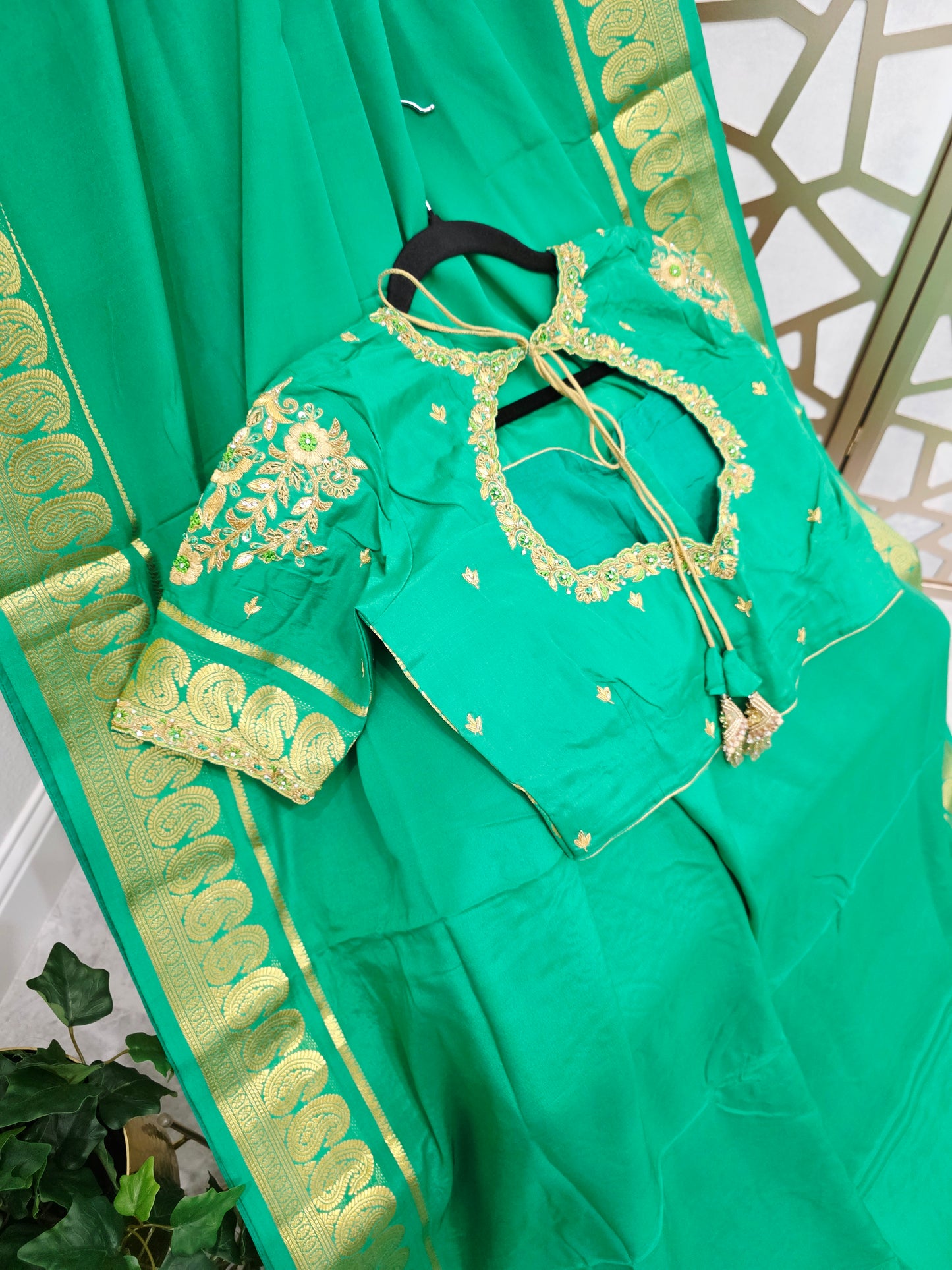 Emerald Green Pure Mysore Crepe Silk Saree, 130 GSM, with Gold Mango Butta Border & Matching Stitched Maggam Blouse — Size 36, Extendable to 42