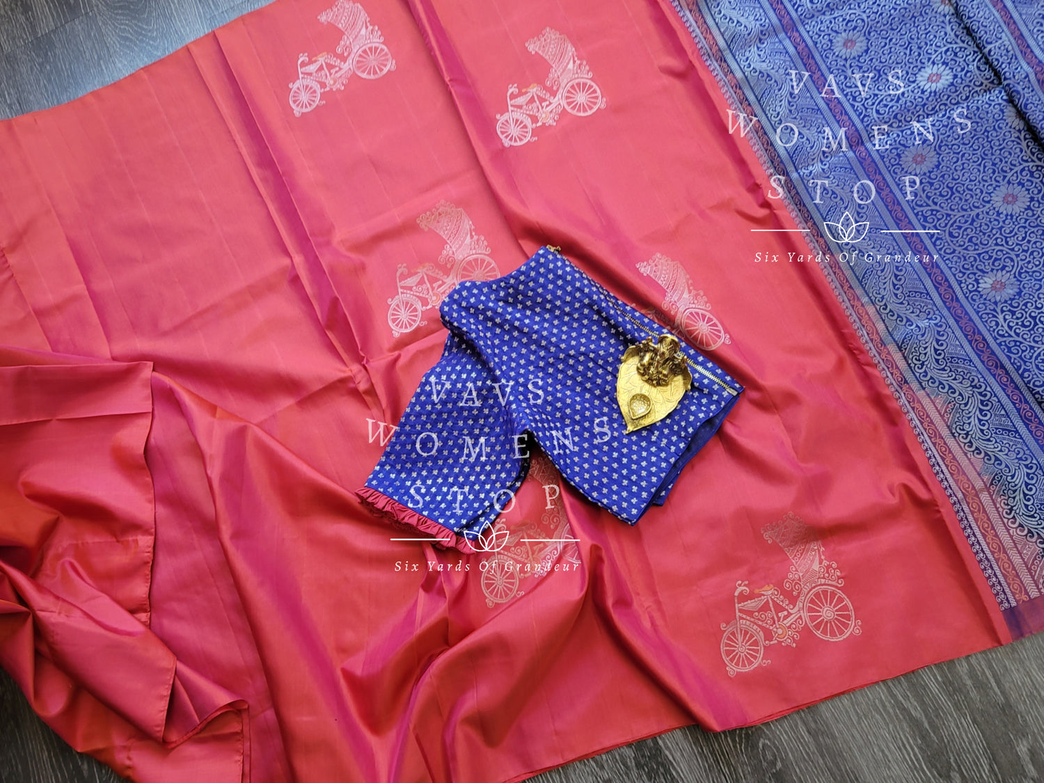 HerClozet Kanjivaram Borderless Soft Art Border Silk Saree + Jewellery –  BYOStyle