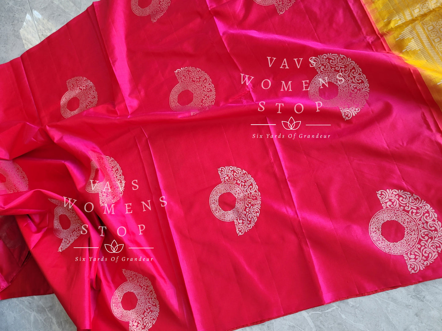 Pure Kanchi Soft Silk Borderless Jhumki Saree - Designer Blouse