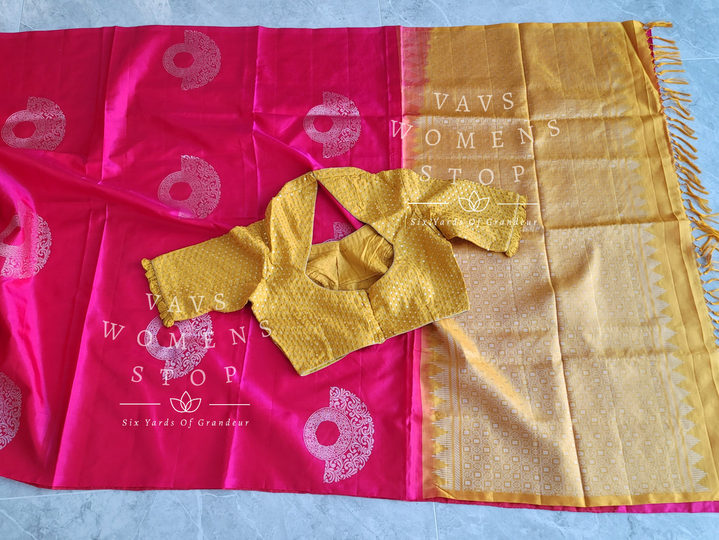 Pure Kanchi Soft Silk Borderless Jhumki Saree - Designer Blouse