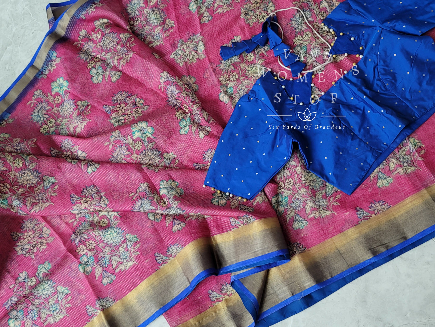 Floral Prints Warm Silk Saree - Blouse