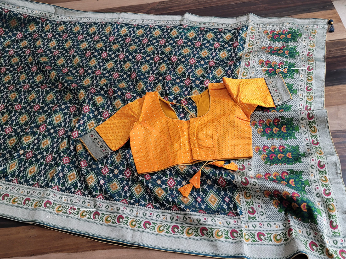 Munga Crepe Silk Patola Designer Benarasi Saree - Blouse