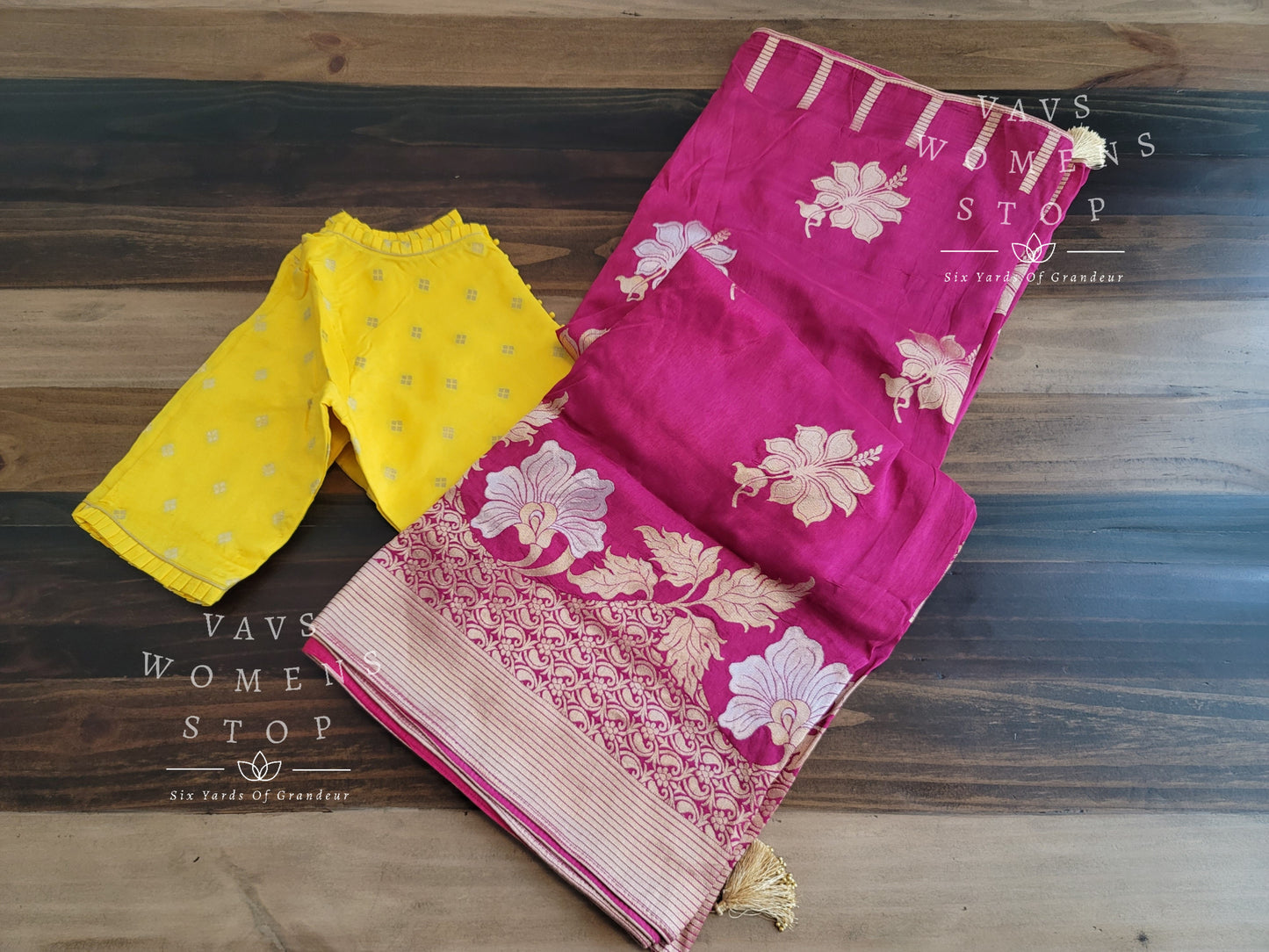 Munga Benarasi Crepe Silk Saree - Blouse