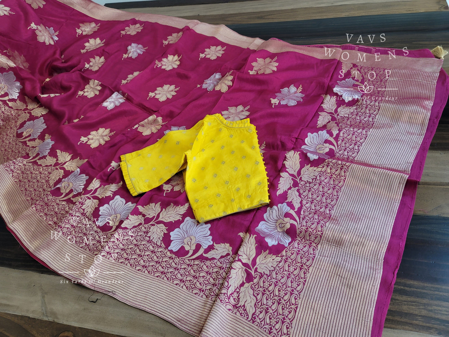 Munga Benarasi Crepe Silk Saree - Blouse