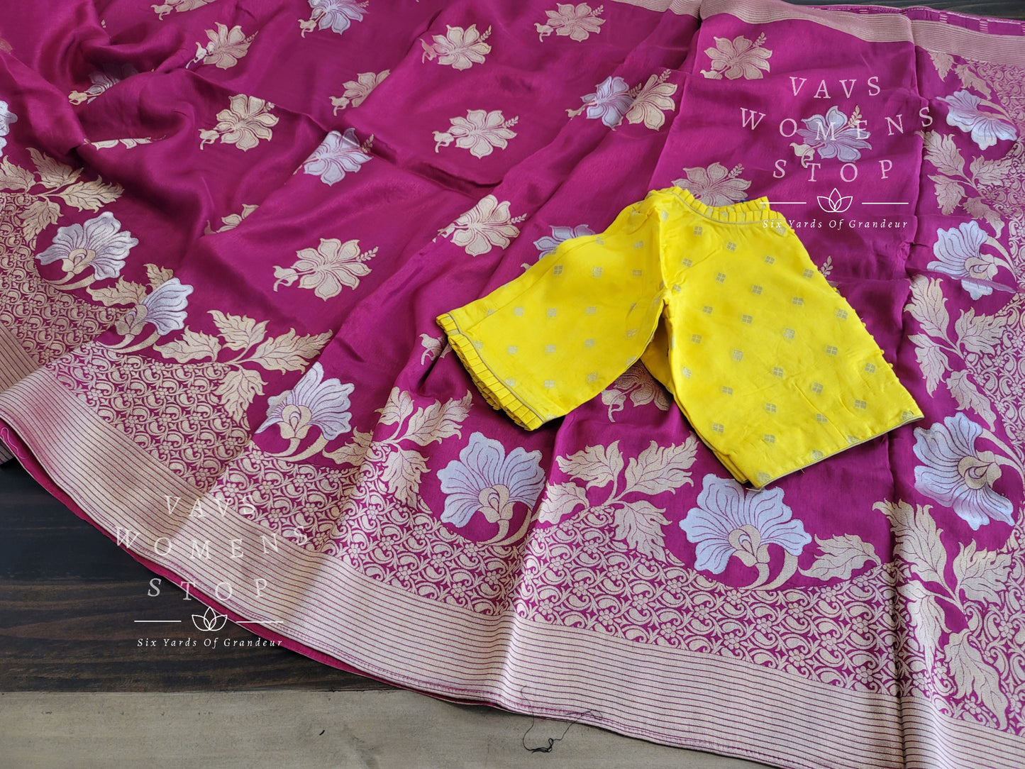 Munga Benarasi Crepe Silk Saree - Blouse